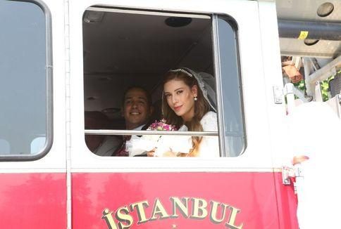 Sinem Kobal ''Yaktın Beni'' filminde gelinlik giydi