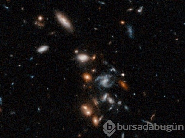 Hubble, uzayda gizemli objeler saptadı!