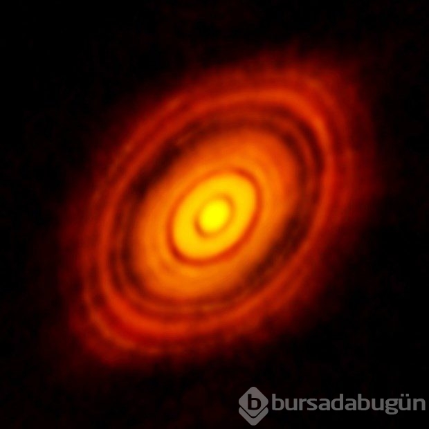 Hubble, uzayda gizemli objeler saptadı!