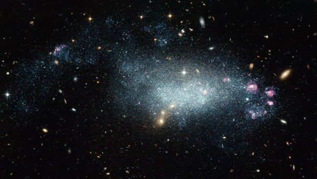 Hubble, uzayda gizemli objeler saptadı!