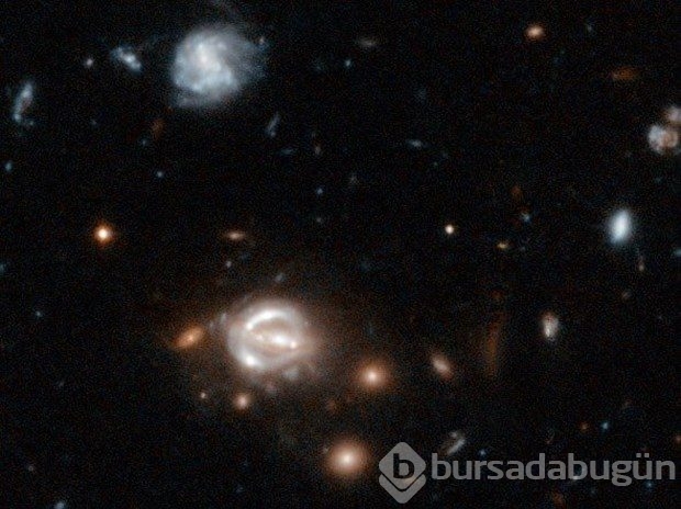 Hubble, uzayda gizemli objeler saptadı!