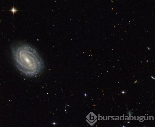 Hubble, uzayda gizemli objeler saptadı!