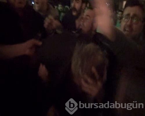 Eskişehir'de protesto yürüyüşünde çekim yapan polise linç girişimi