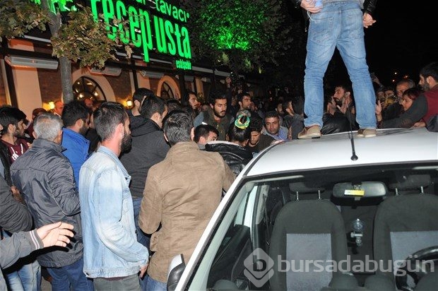Eskişehir'de protesto yürüyüşünde çekim yapan polise linç girişimi