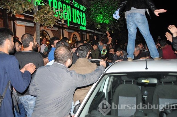 Eskişehir'de protesto yürüyüşünde çekim yapan polise linç girişimi