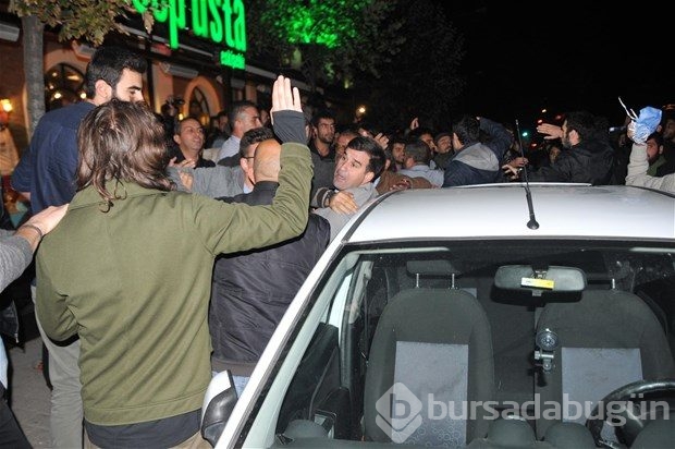 Eskişehir'de protesto yürüyüşünde çekim yapan polise linç girişimi