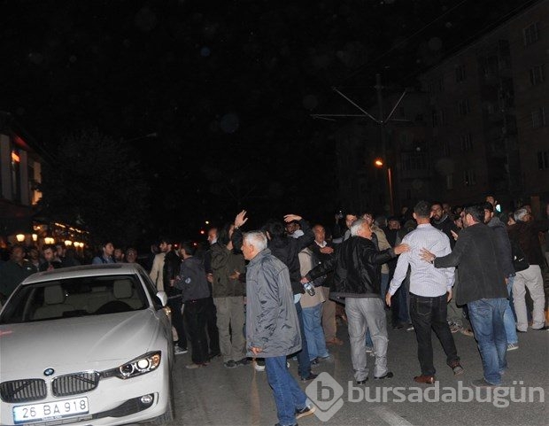 Eskişehir'de protesto yürüyüşünde çekim yapan polise linç girişimi