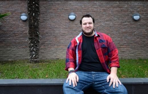 Şahan Gökbakar: ''Yoksa biz ayrı dünyanın insanları mıyız?''