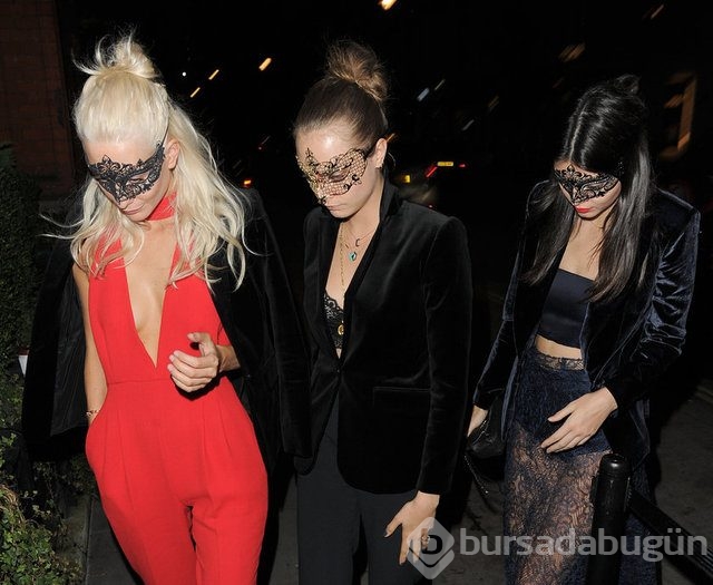 Kendall Jenner transparanı sevdi
