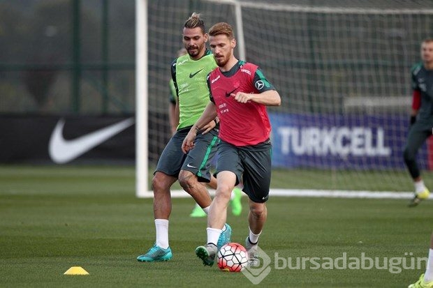 Futbolculardan zafer tweet'leri