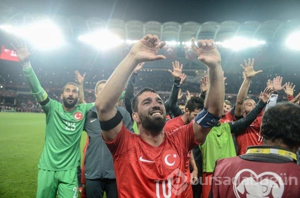 Futbolculardan zafer tweet'leri