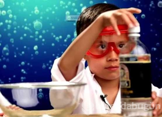 9 yaşında YouTube'tan milyon dolarlar kazanıyor