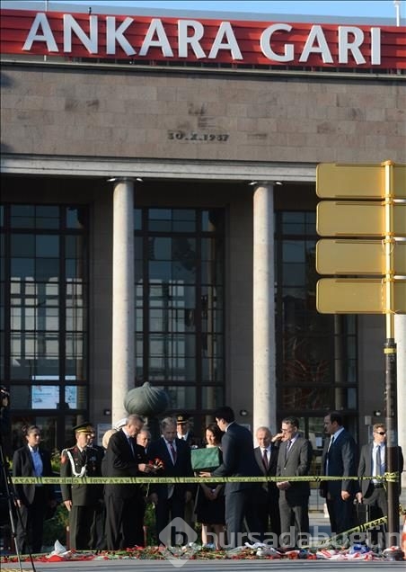 Cumhurbaşkanı Erdoğan Ankara Garı'nın önüne karanfil bıraktı