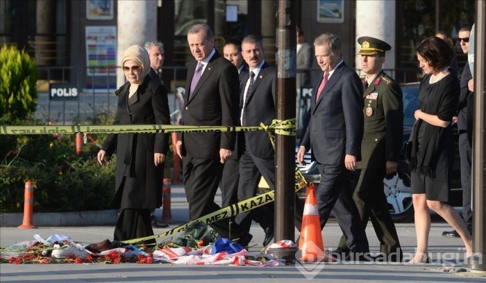 Cumhurbaşkanı Erdoğan Ankara Garı'nın önüne karanfil bıraktı