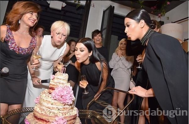 Kim Kardashian Cosmopolitan'ın 50.Yılında