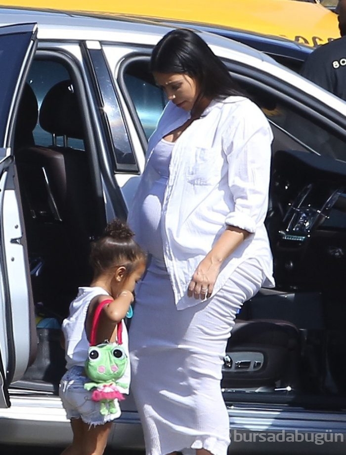 Kim Kardashian topukluları attı!