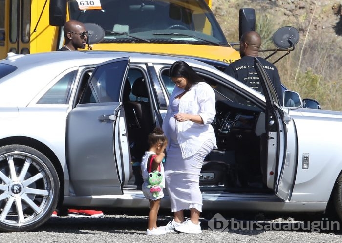Kim Kardashian topukluları attı!