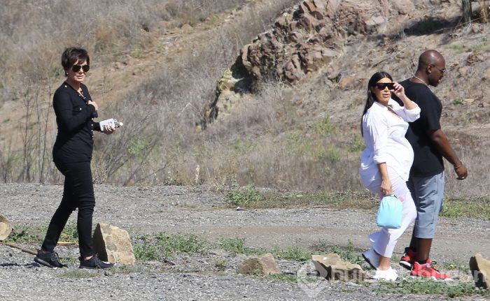 Kim Kardashian topukluları attı!