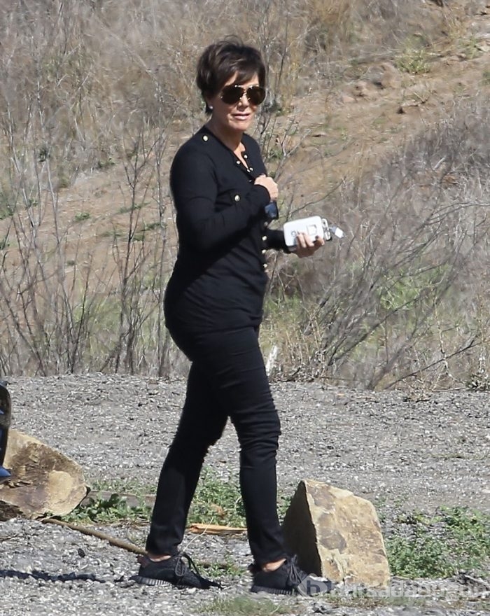 Kim Kardashian topukluları attı!