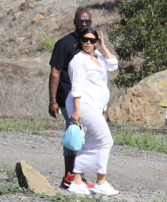 Kim Kardashian topukluları attı!