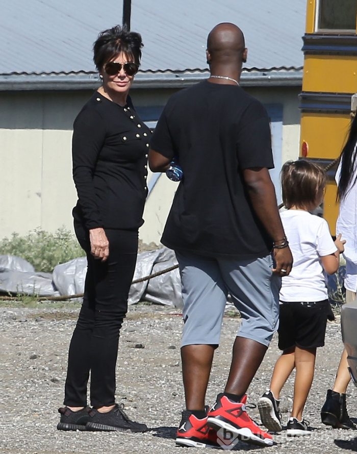 Kim Kardashian topukluları attı!
