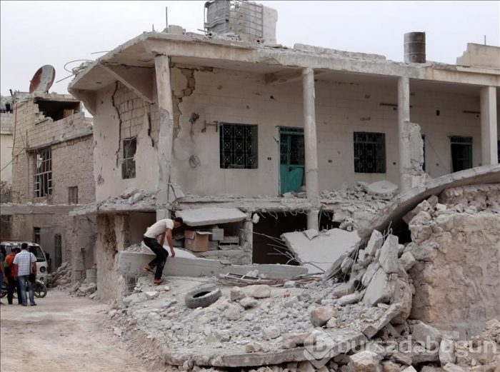 Rus uçakları Halep'in Hayan beldesini vurdu