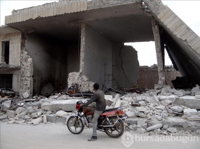 Rus uçakları Halep'in Hayan beldesini vurdu