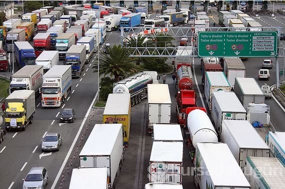 Beterin beteri var : trafiği istanbul'u aratmayan 26 çılgın şehir