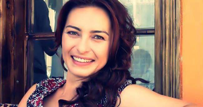Ayça Bingöl'e çifte sürpriz