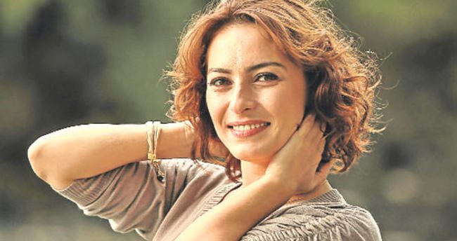 Ayça Bingöl'e çifte sürpriz