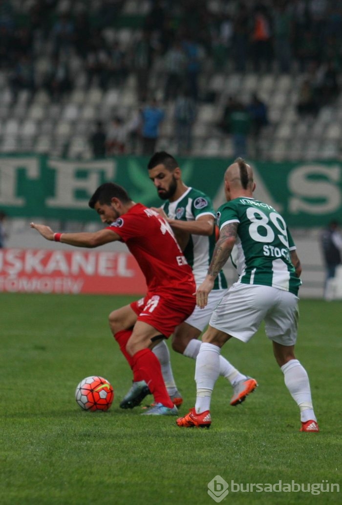 Bursaspor - Antalyaspor maçının ilk yarısından kareler
