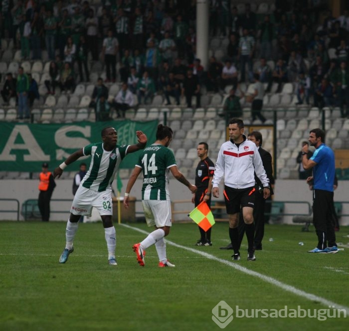 Bursaspor - Antalyaspor maçının ilk yarısından kareler