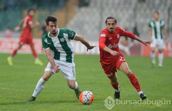 Bursaspor - Antalyaspor maçının ilk yarısından kareler