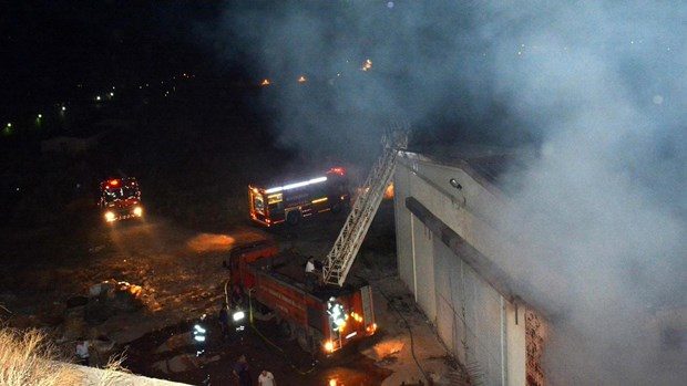 İplik fabrikasında çıkan yangın 5 saatte söndürüldü