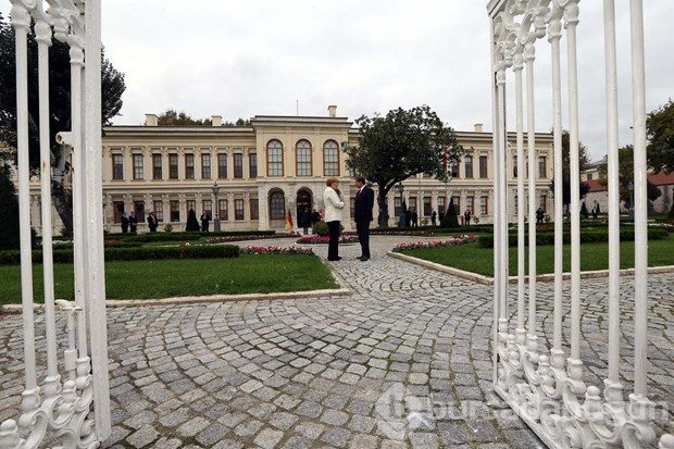 Merkel'den Davutoğlu'na Atatürk sorusu