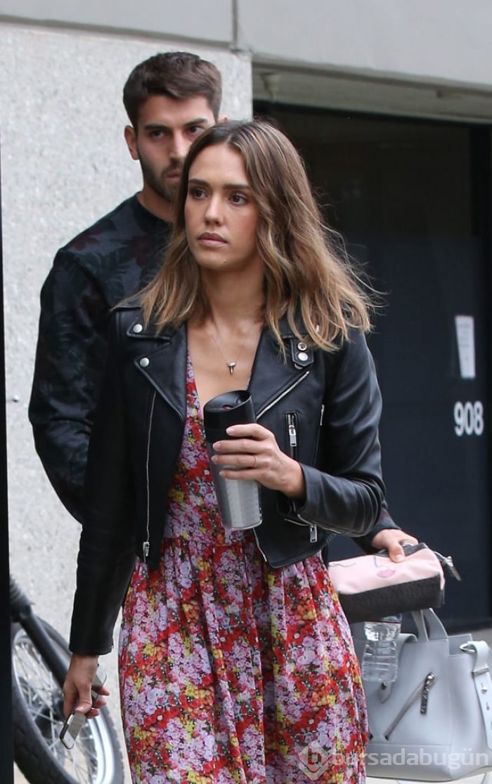 Jessica Alba makyajsız!