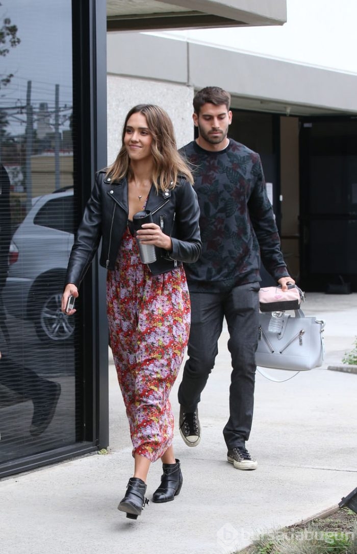 Jessica Alba makyajsız!