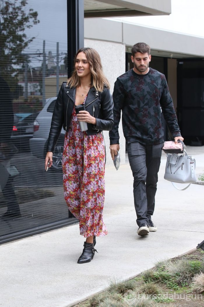 Jessica Alba makyajsız!