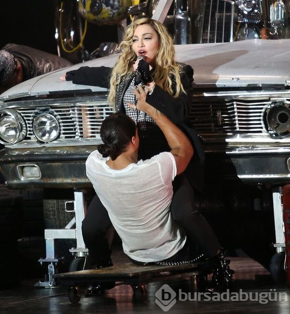 Madonna'dan striptiz şov