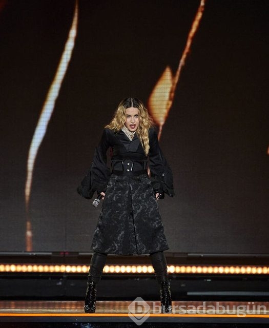 Madonna'dan striptiz şov