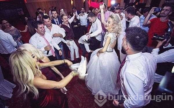 Rita Ora fena dağıttı!