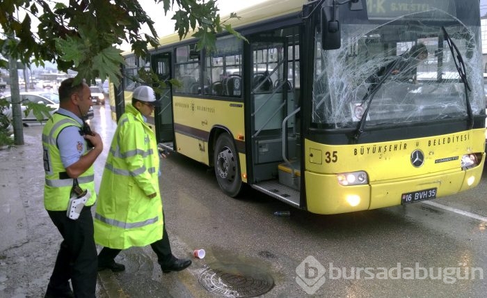  Bursa'da belediye otobüsü 100 yolcuyla kaza yaptı