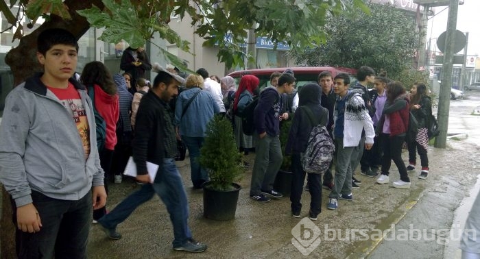  Bursa'da belediye otobüsü 100 yolcuyla kaza yaptı