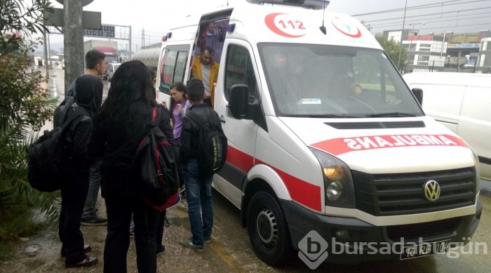  Bursa'da belediye otobüsü 100 yolcuyla kaza yaptı