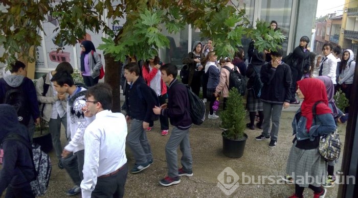  Bursa'da belediye otobüsü 100 yolcuyla kaza yaptı