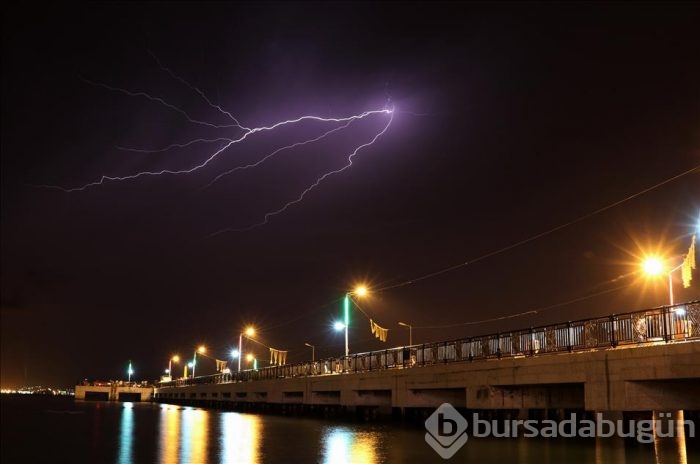 İskenderun'da şimşekli gece