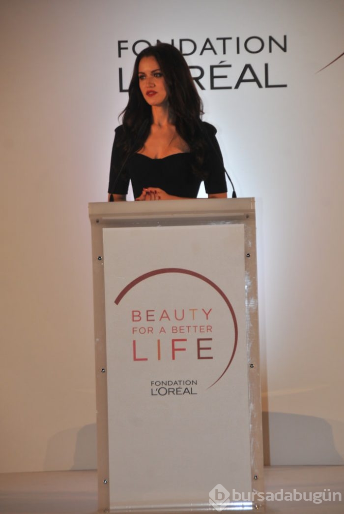 Fahriye Evcen büyüledi!