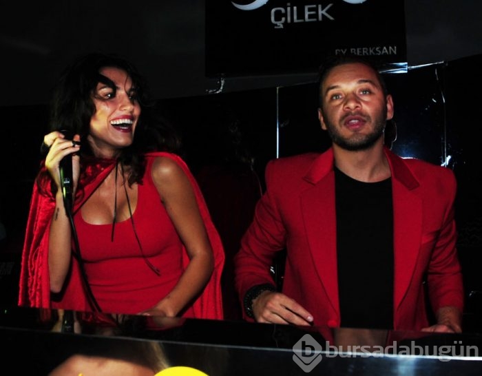 Serenay Aktaş göğüslerine silikon takdırdı