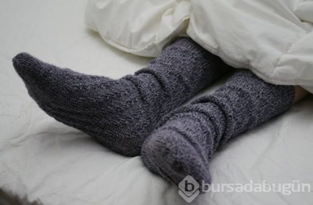 Çorapla uyumak sağlığa zarar veriyor