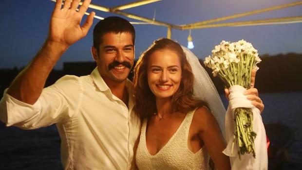 Türkiye'nin en sevilen çifti Fahriye Evcen ile Burak Özçivit oldu
